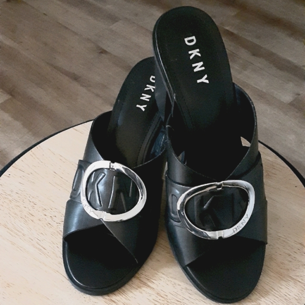 Black DKNY Slide Sandal, size 8 1/2